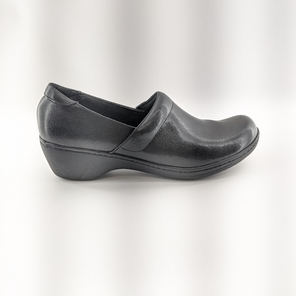 clarks slip resistant work shoes